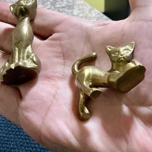 Vintage Brass Cat Figurines (Set of 2) – Sweet Mini Companions - Picture 8 of 8